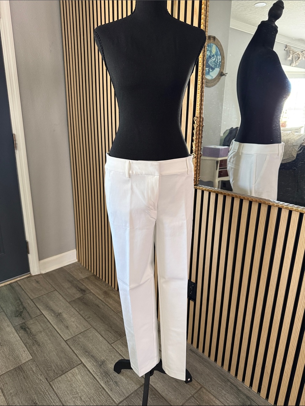 Classic Women's White Straight-Leg crop pants